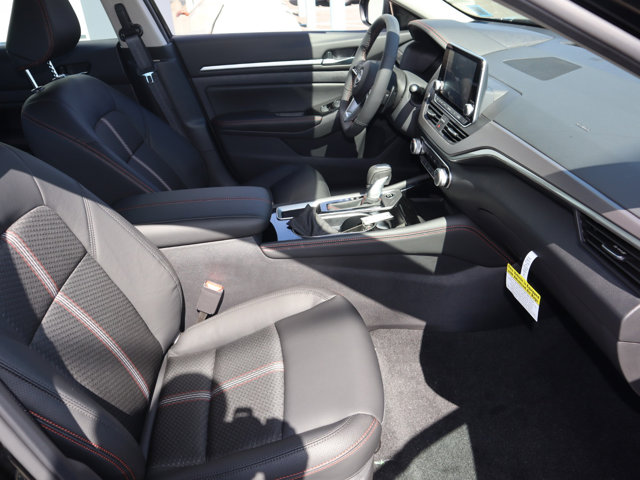 2025 Nissan Altima SR Image 11 of 38