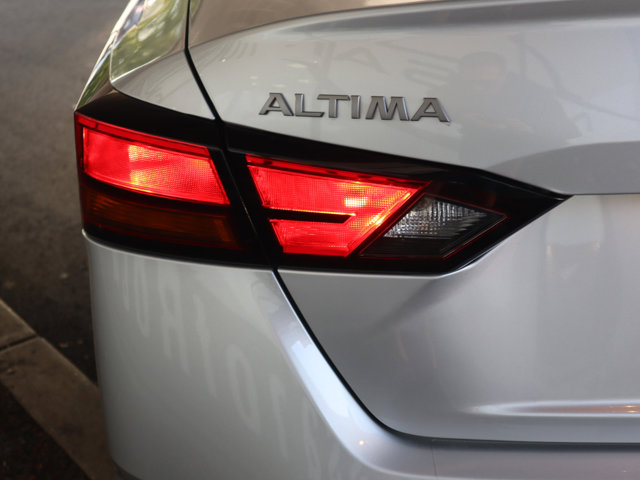 2025 Nissan Altima SR Image 36 of 38