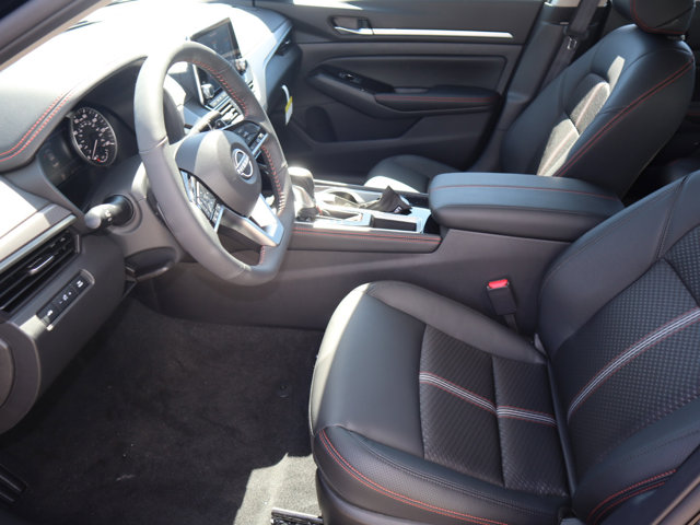 2025 Nissan Altima SR Image 13 of 38