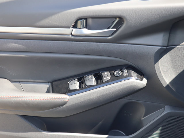 2025 Nissan Altima SR Image 33 of 38