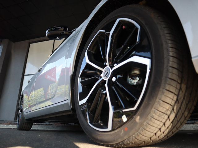 2025 Nissan Altima SR Image 5 of 38