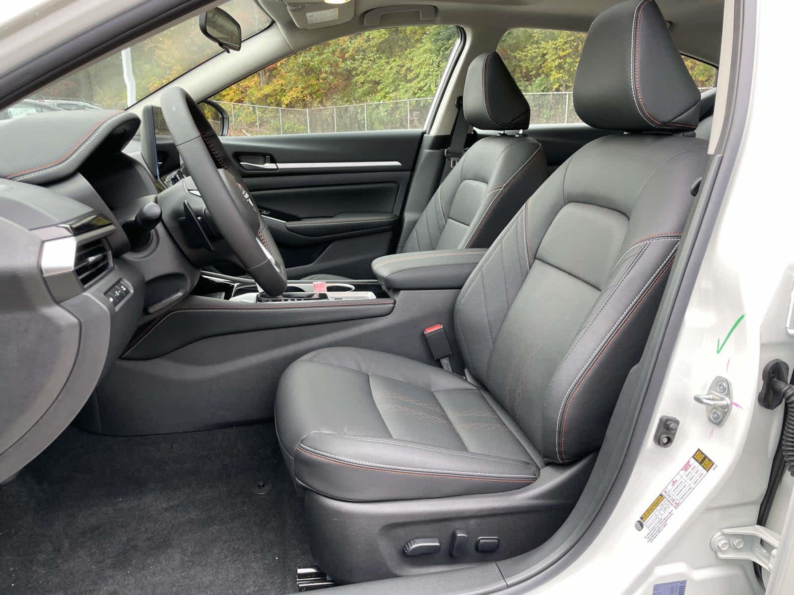 2025 Nissan Altima SR Image 13 of 36