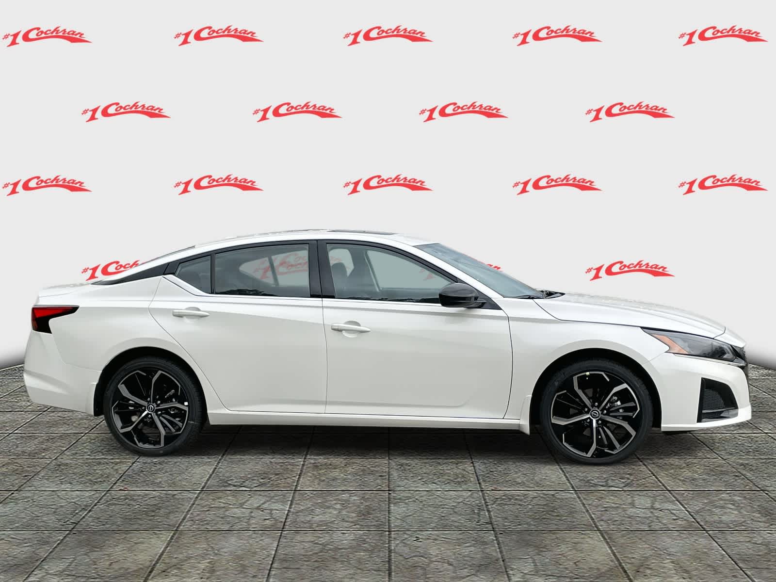 2025 Nissan Altima SR Image 4 of 36