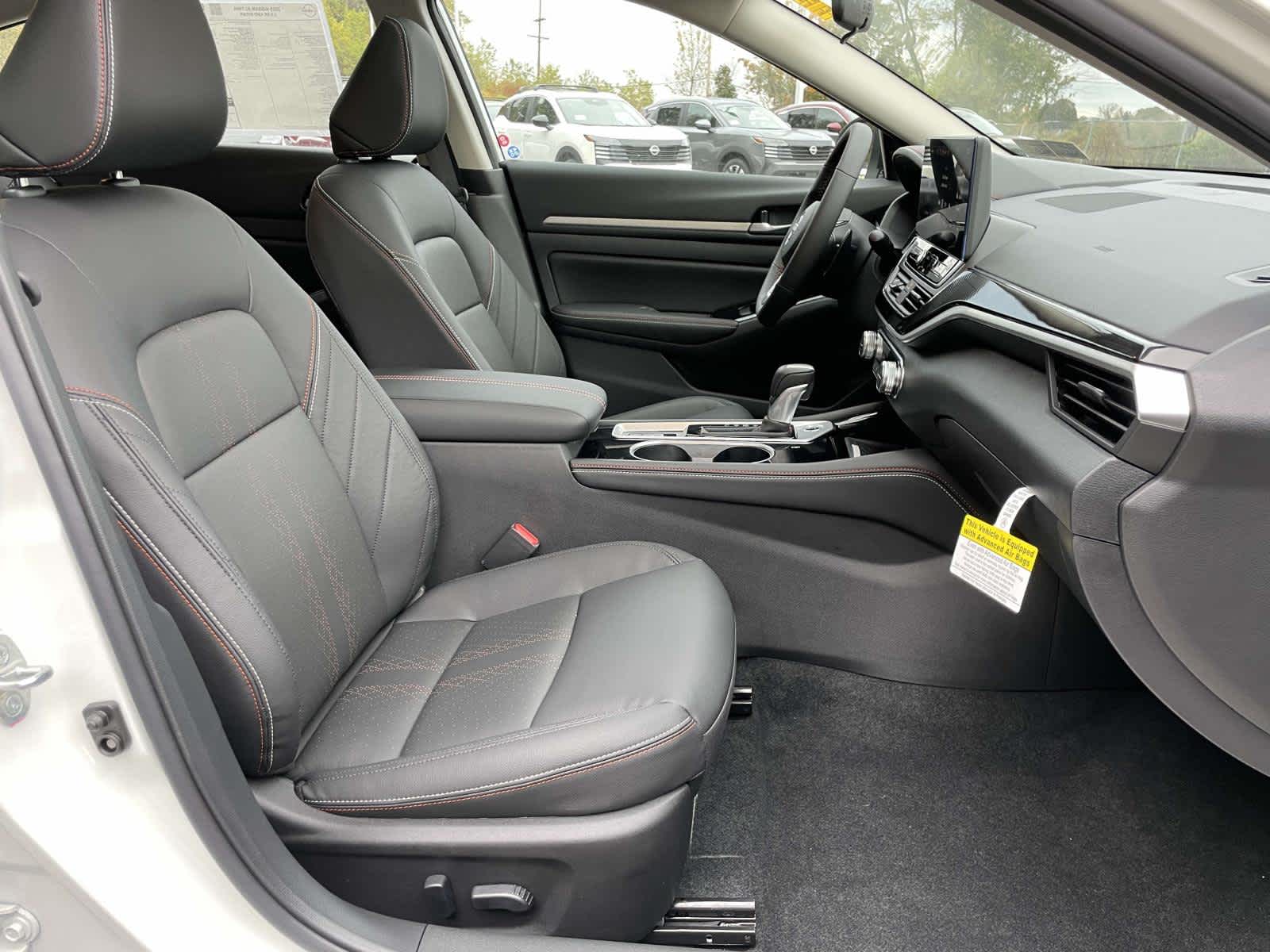 2025 Nissan Altima SR Image 14 of 36