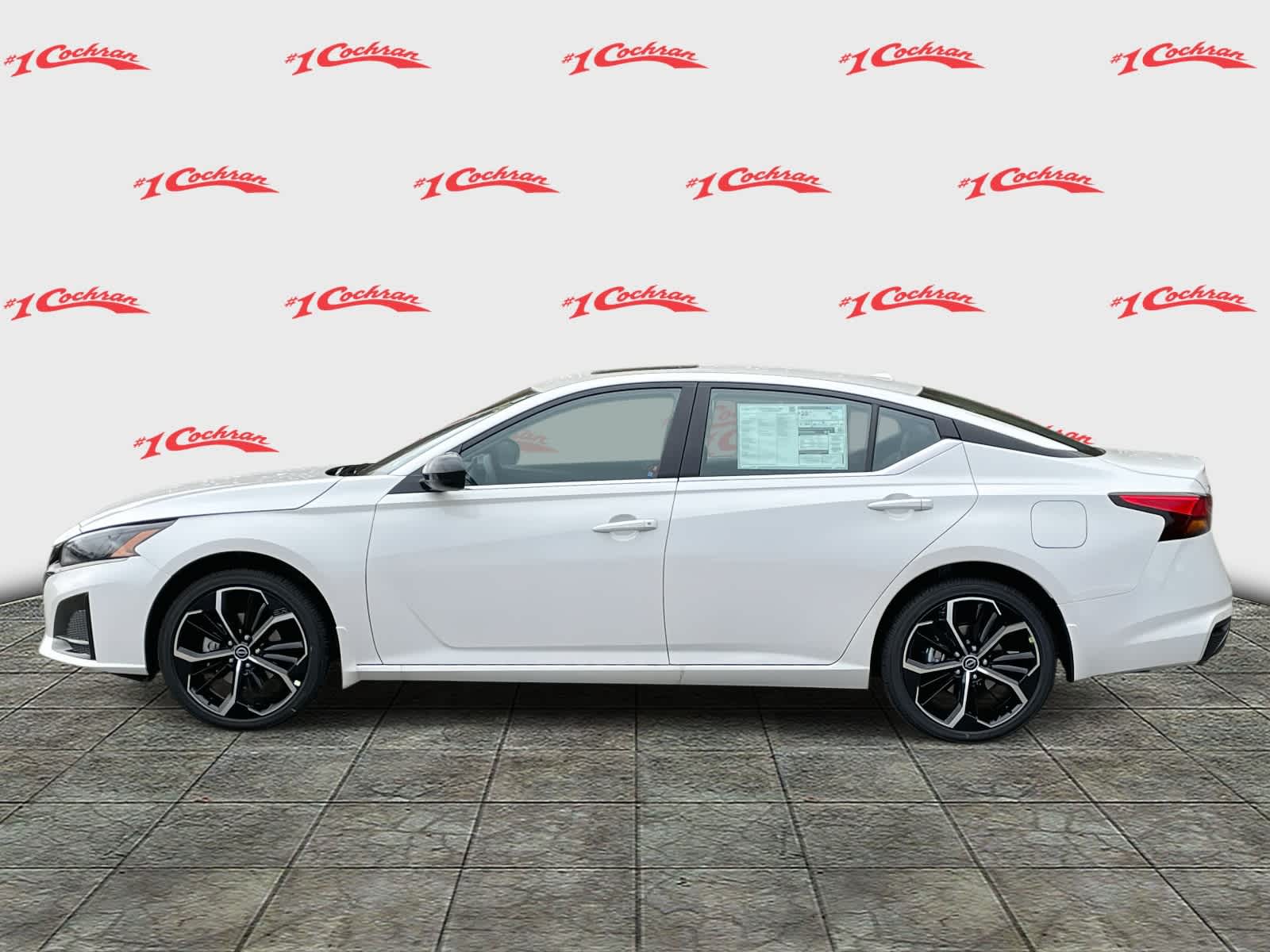 2025 Nissan Altima SR Image 8 of 36