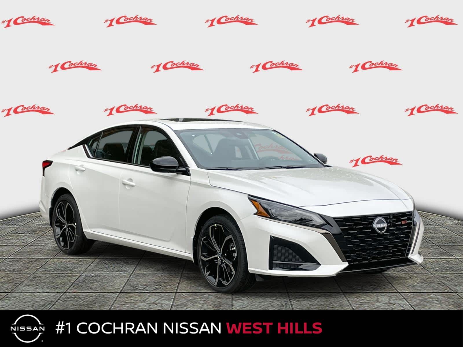 2025 Nissan Altima SR Image 2 of 36