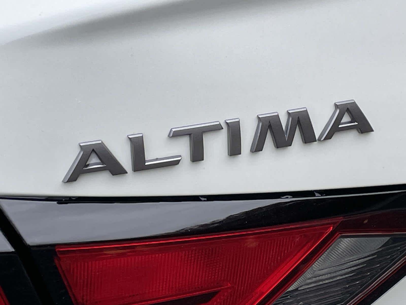 2025 Nissan Altima SR Image 30 of 36