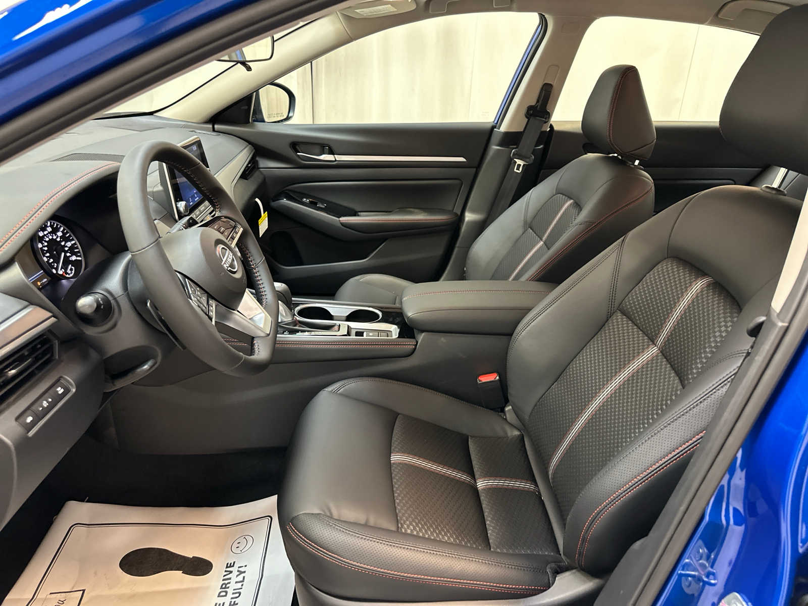 2025 Nissan Altima SR Image 9 of 19