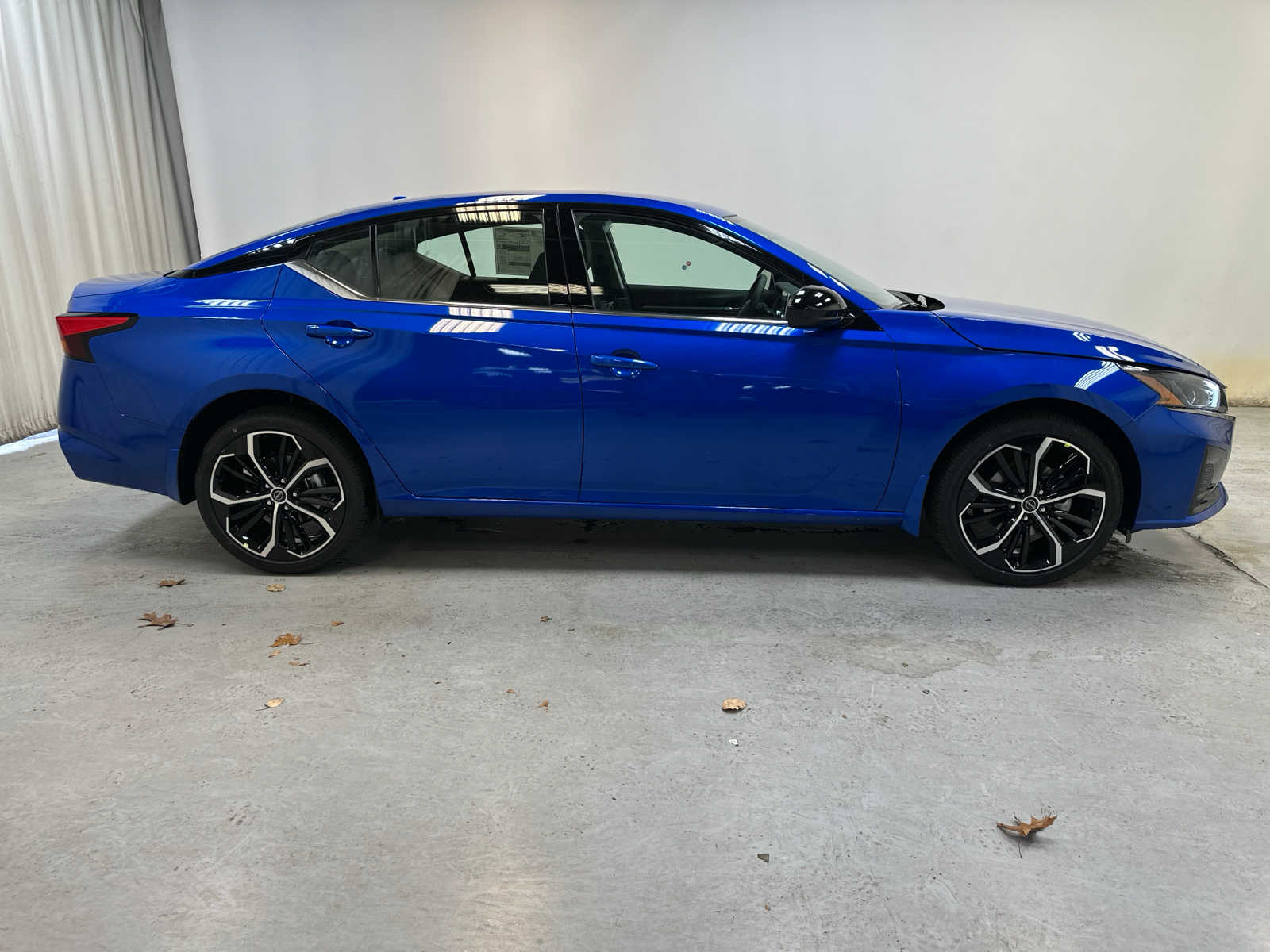 2025 Nissan Altima SR Image 4 of 19