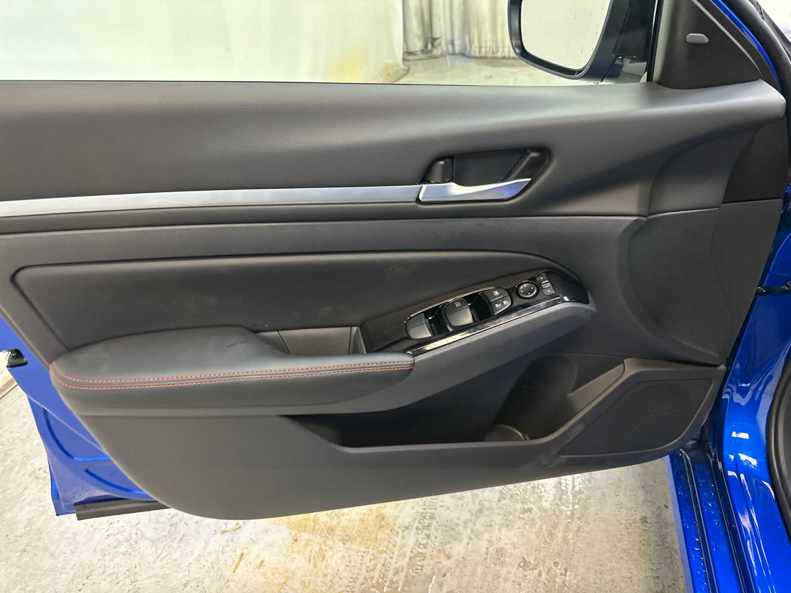 2025 Nissan Altima SR Image 18 of 19