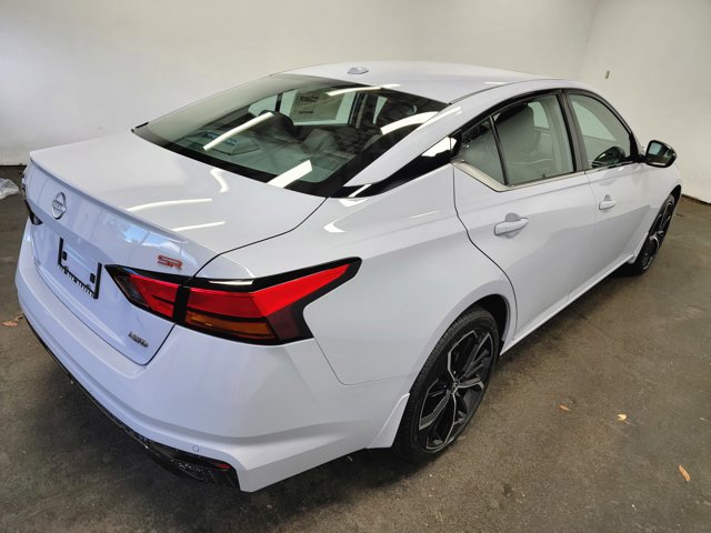 2025 Nissan Altima SR Image 2 of 25