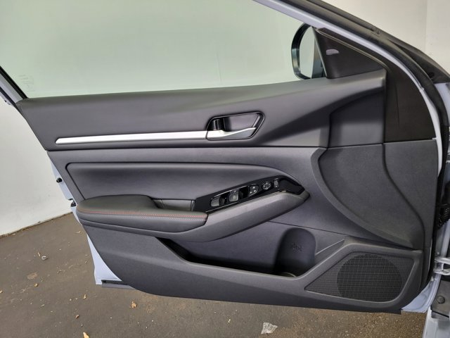 2025 Nissan Altima SR Image 16 of 25