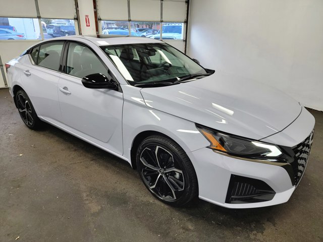 2025 Nissan Altima SR Image 1 of 25