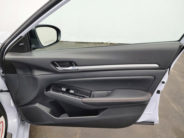 2025 Nissan Altima SR Image 17 of 25