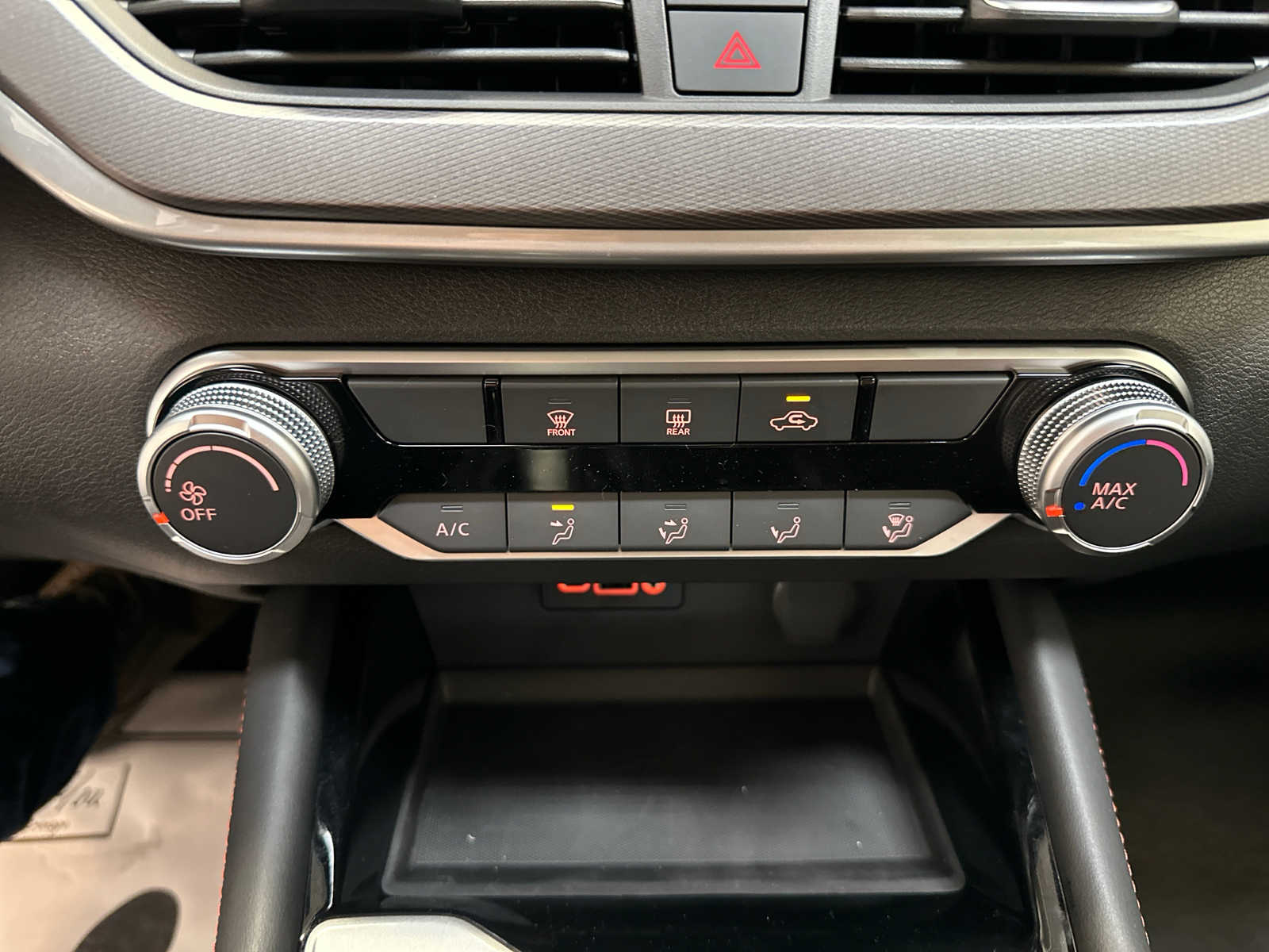 2025 Nissan Altima SR Image 15 of 19