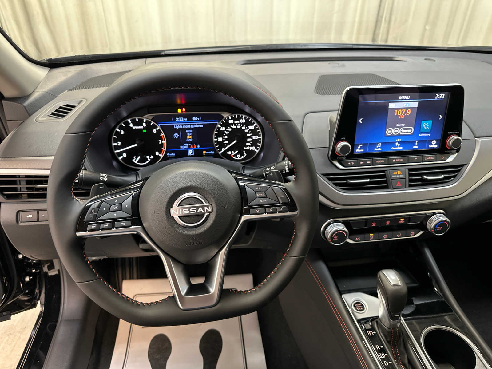 2025 Nissan Altima SR Image 8 of 19