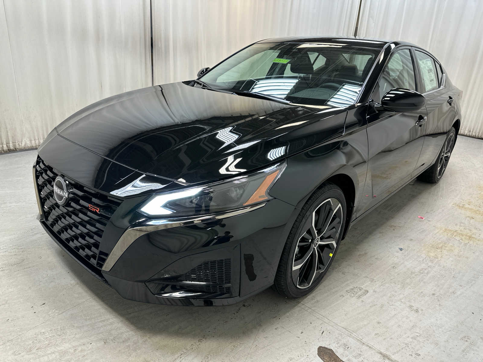 2025 Nissan Altima SR Image 1 of 19