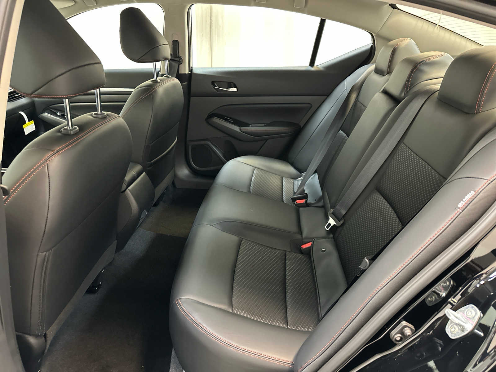 2025 Nissan Altima SR Image 17 of 19