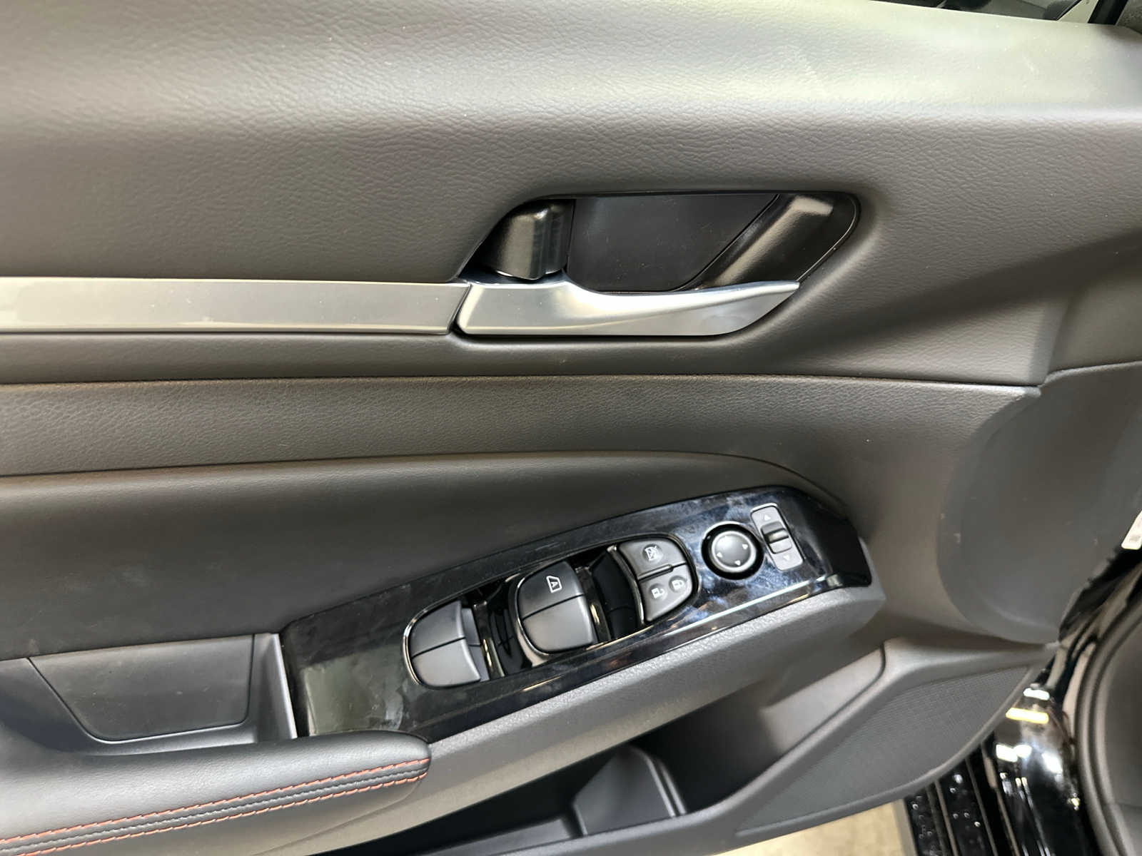 2025 Nissan Altima SR Image 19 of 19