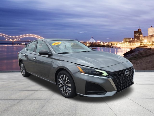 2025 Nissan Altima SV Image 2 of 16