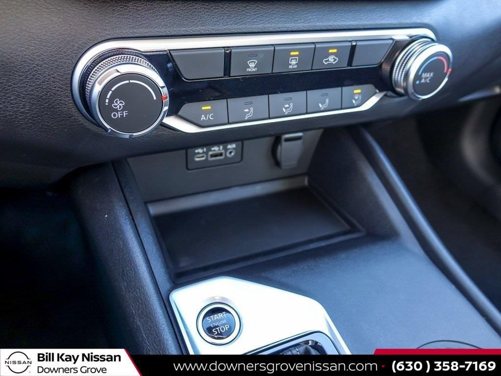 Vehicle image 17 of 18