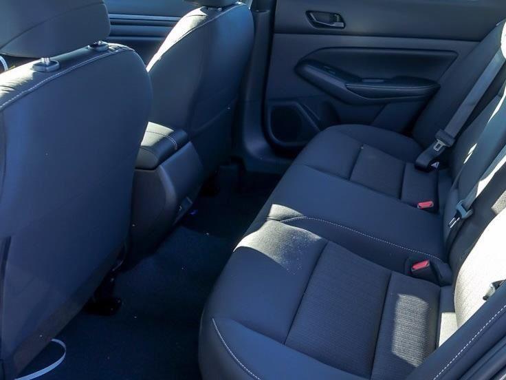 Vehicle image 11 of 18