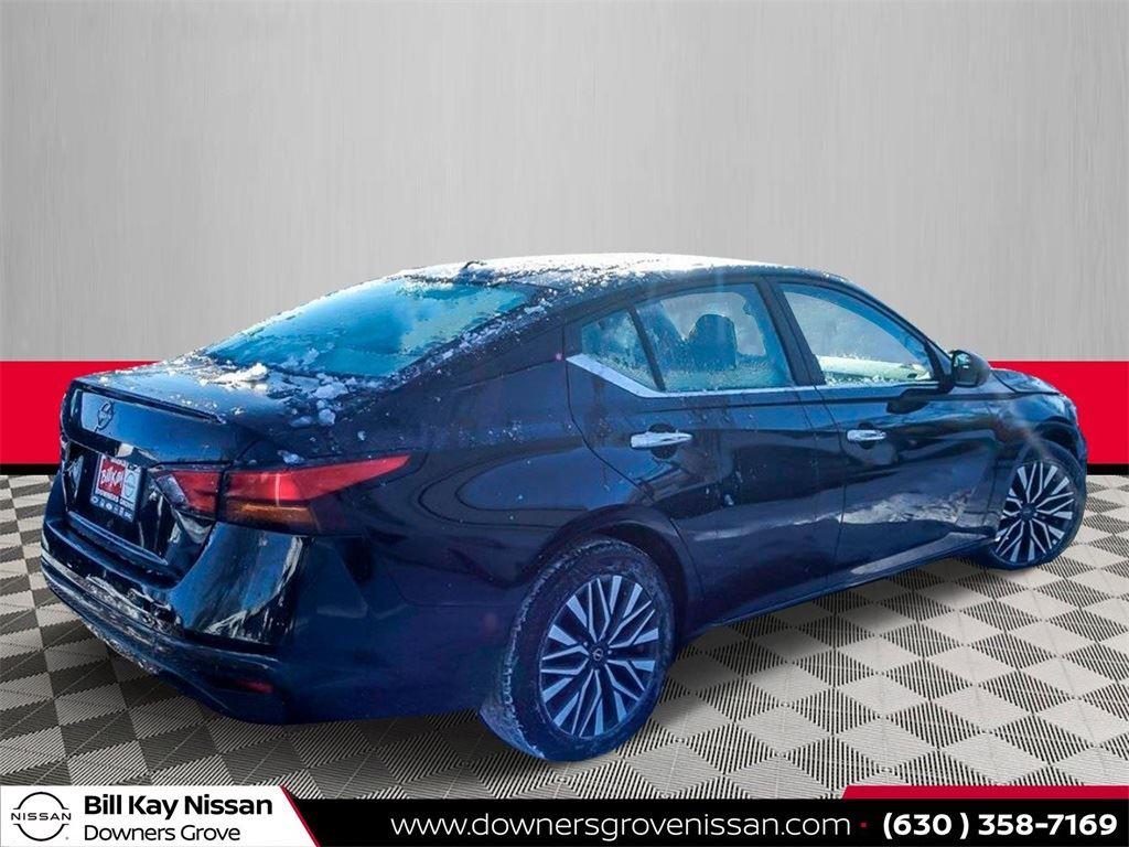 Vehicle image 4 of 18