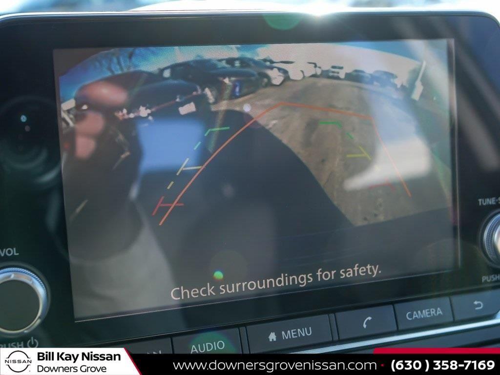 Vehicle image 16 of 18