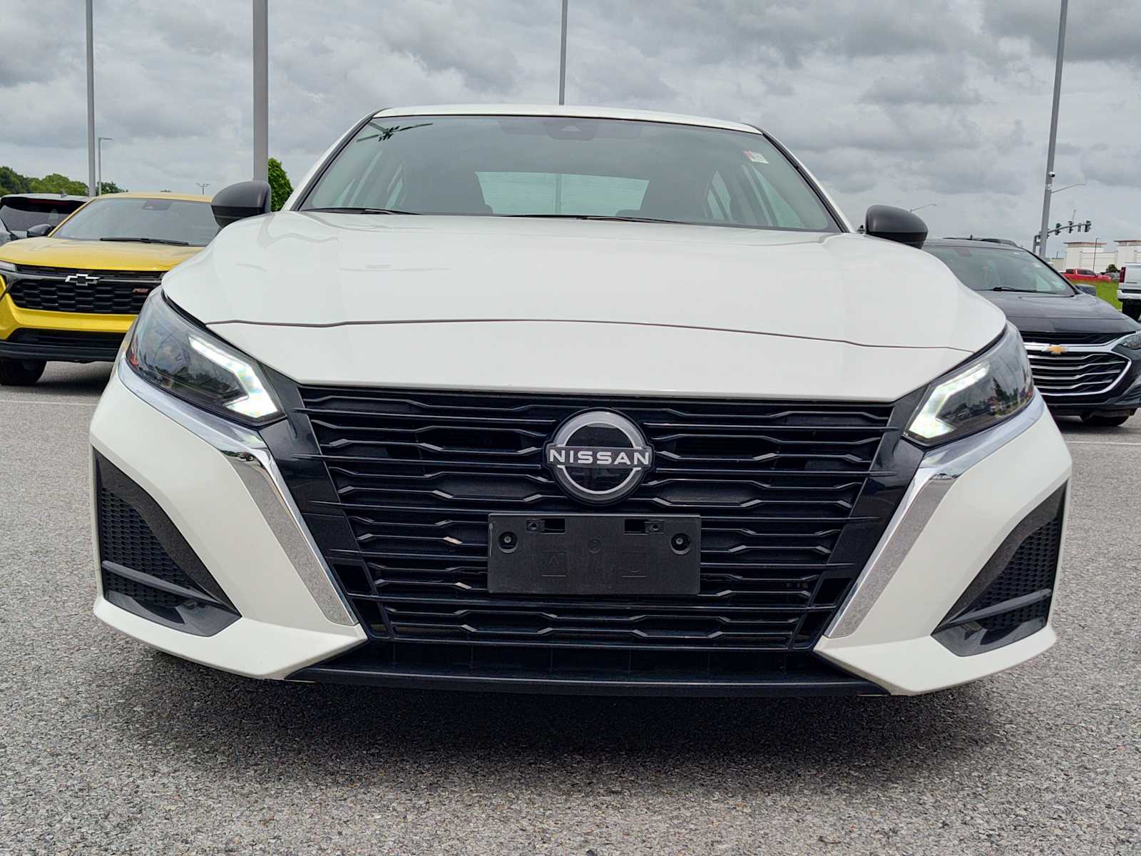 2025 Nissan Altima SV Image 2 of 26