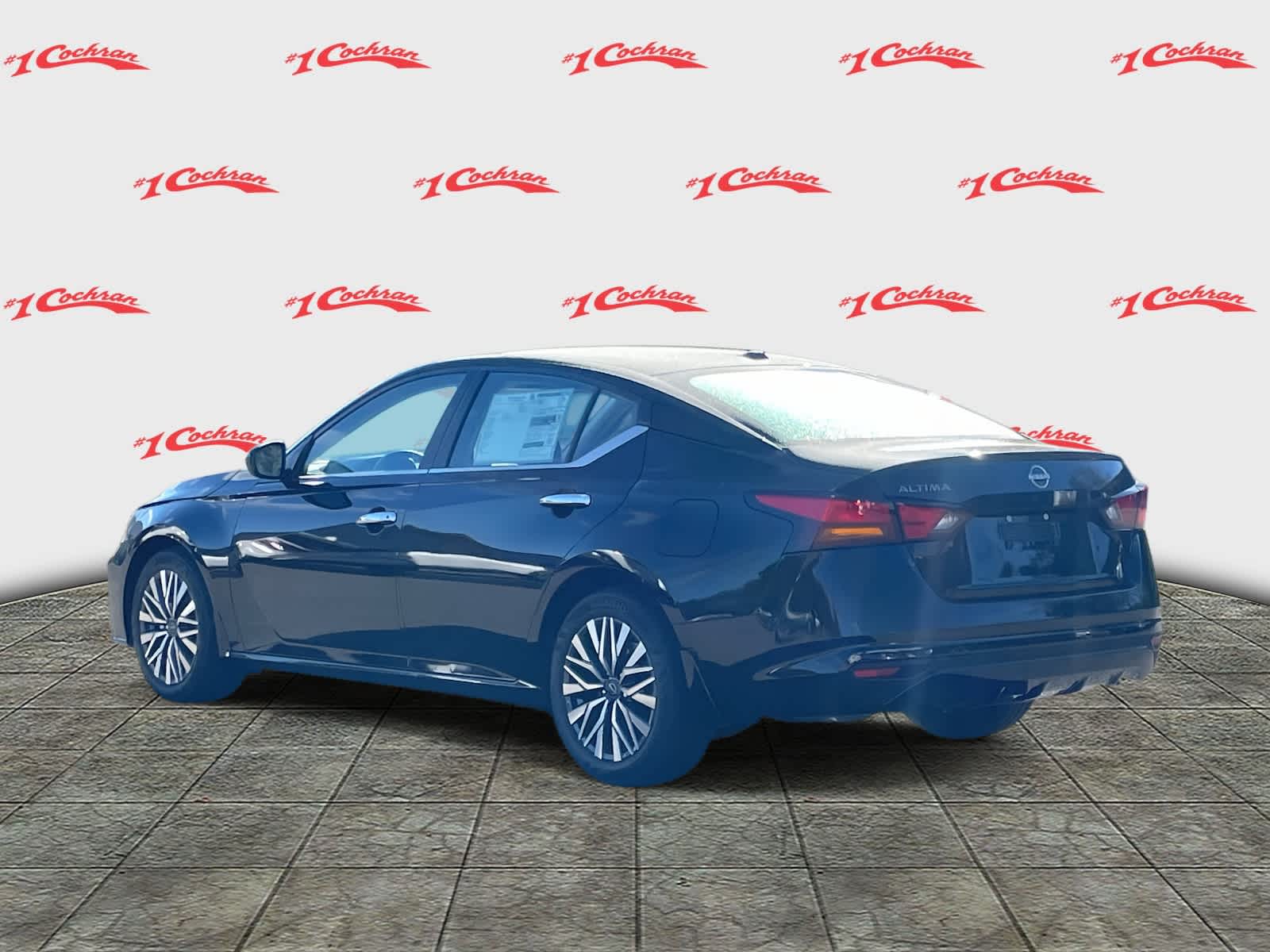 2025 Nissan Altima SV Image 7 of 32