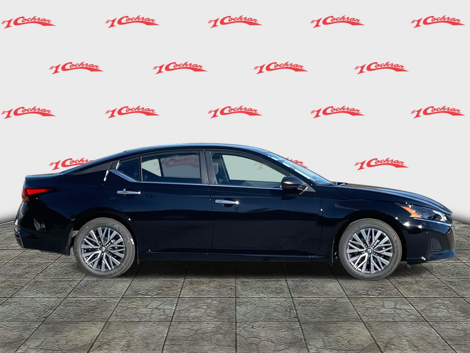 2025 Nissan Altima SV Image 4 of 32