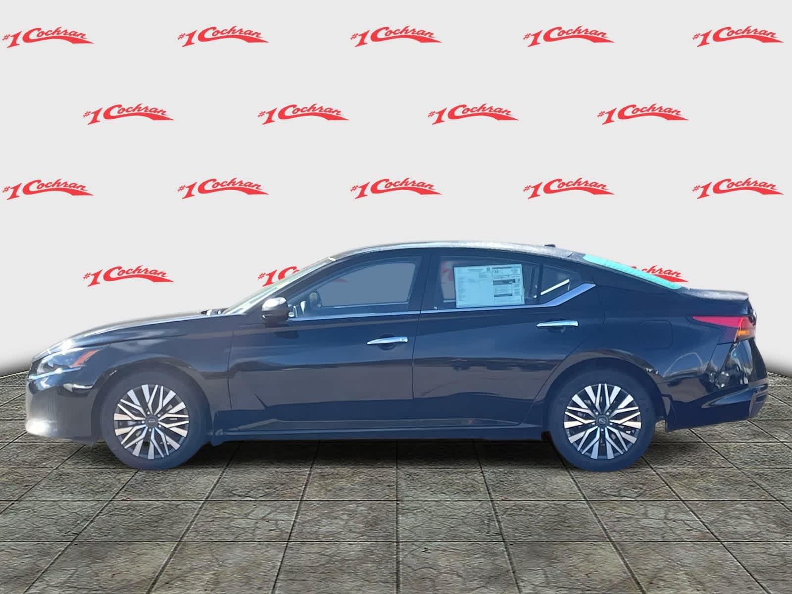 2025 Nissan Altima SV Image 8 of 32