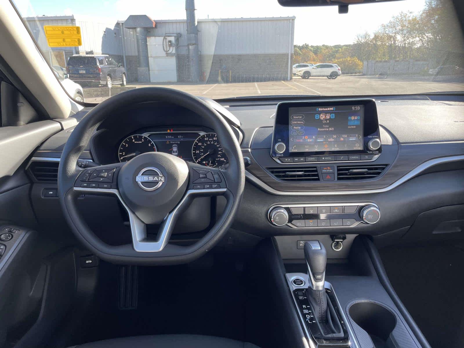 2025 Nissan Altima SV Image 15 of 32