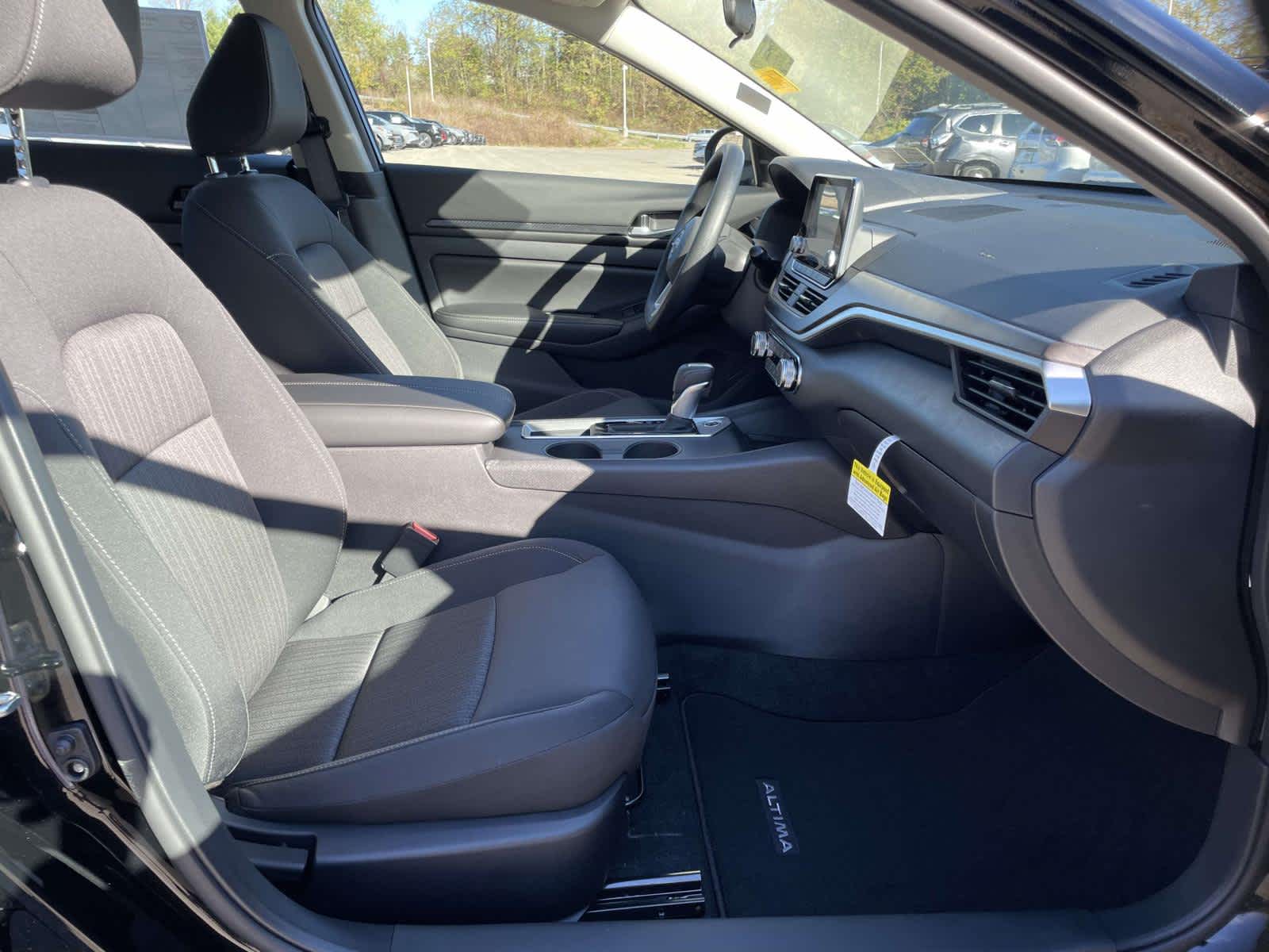 2025 Nissan Altima SV Image 14 of 32