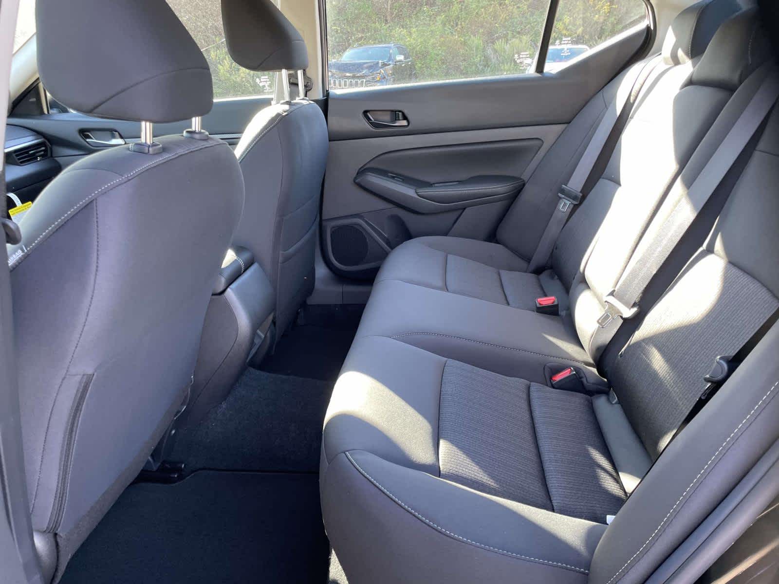 2025 Nissan Altima SV Image 11 of 32