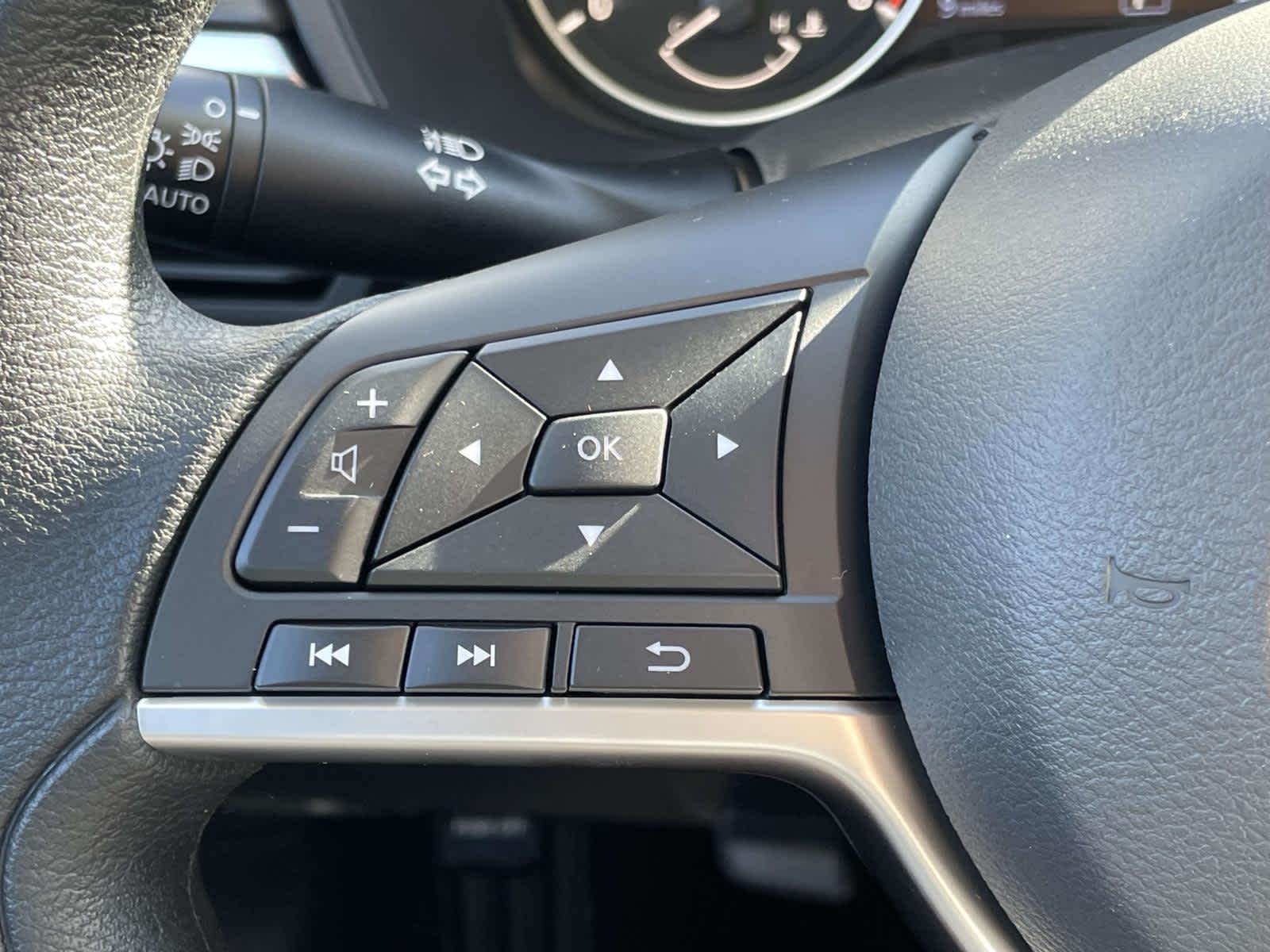 2025 Nissan Altima SV Image 30 of 32