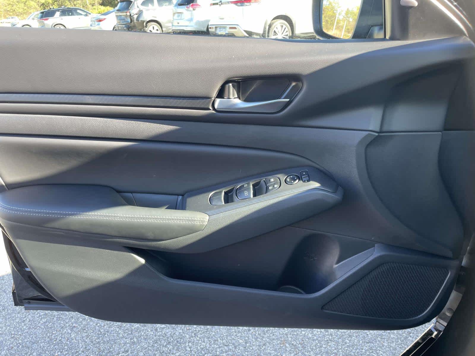 2025 Nissan Altima SV Image 21 of 32