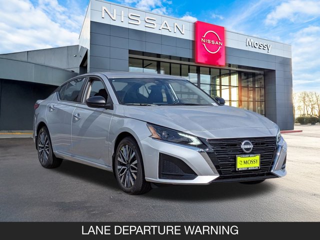 2025 Nissan Altima SV Image 3 of 20