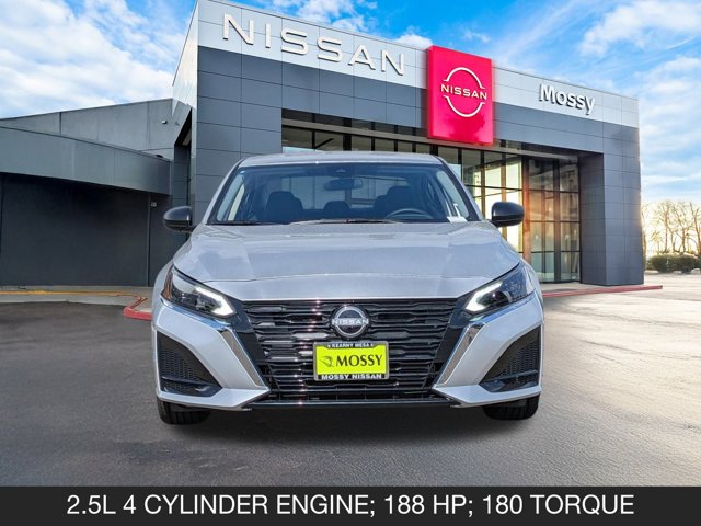 2025 Nissan Altima SV Image 2 of 20