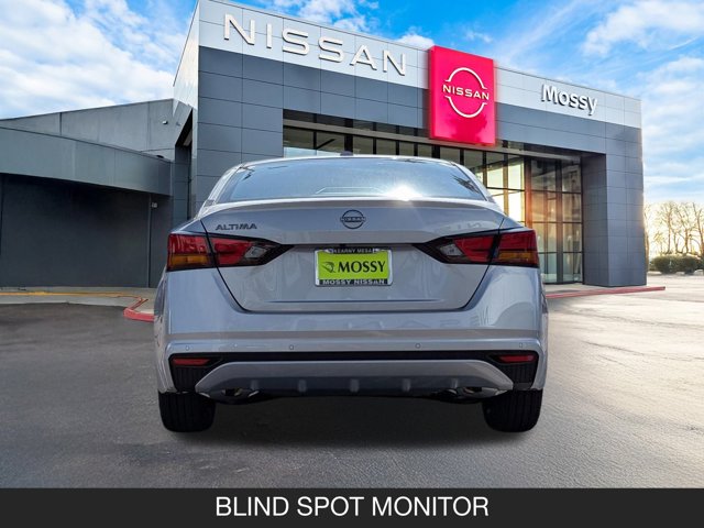 2025 Nissan Altima SV Image 6 of 20
