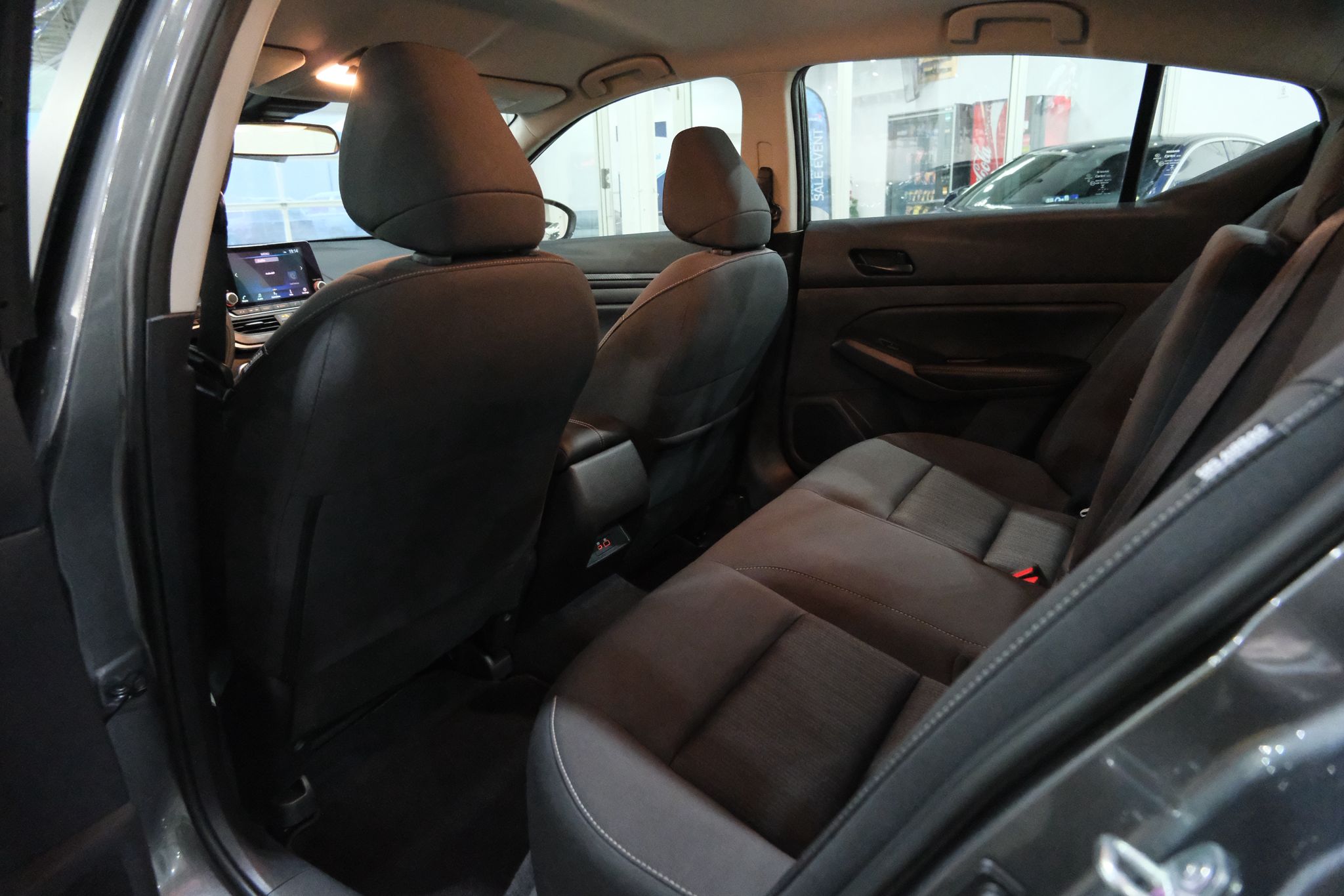 2025 Nissan Altima SV Image 17 of 38