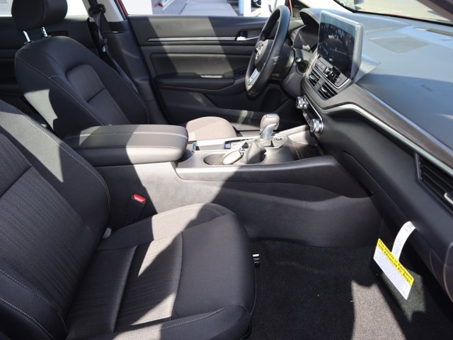 2025 Nissan Altima SV Image 12 of 29