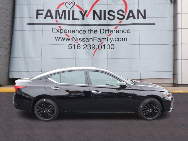 2025 Nissan Altima SV Image 4 of 29