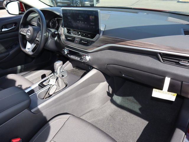 2025 Nissan Altima SV Image 14 of 29