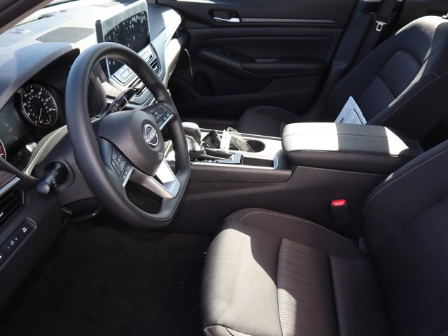 2025 Nissan Altima SV Image 28 of 29