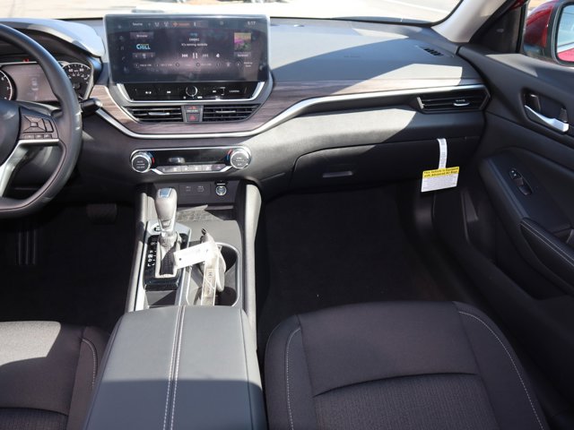 2025 Nissan Altima SV Image 17 of 29