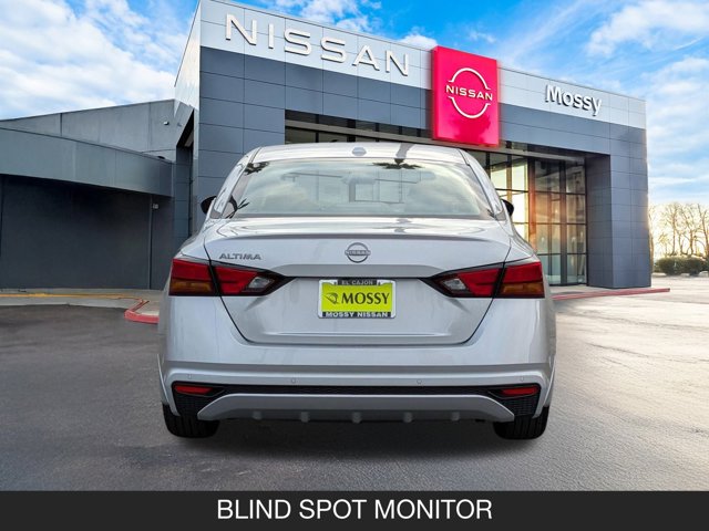 2025 Nissan Altima SV Image 19 of 20