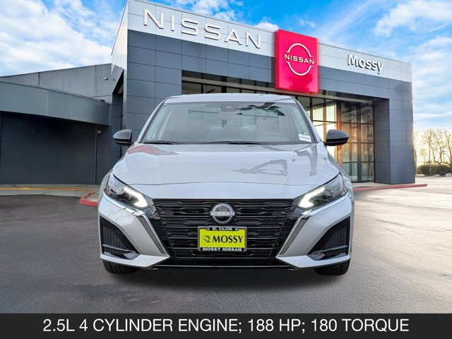 2025 Nissan Altima SV Image 2 of 20