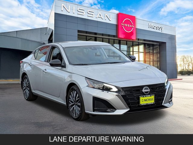 2025 Nissan Altima SV Image 3 of 20