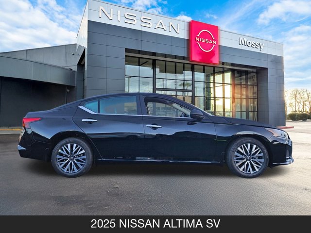 2025 Nissan Altima SV Image 3 of 17